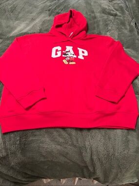 New Mens XXL GAP & DISNEY Collaboration relaxed fit Santa Mickey hoodie.